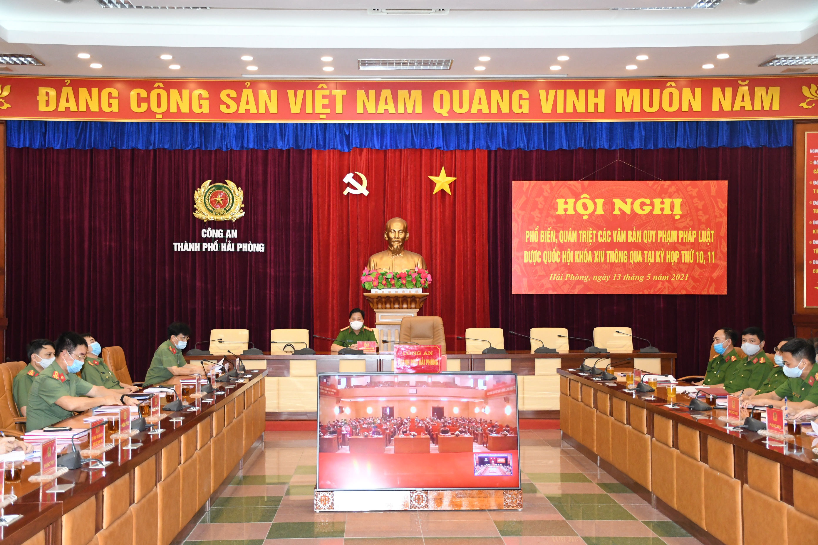 Phổ biến, quán triệt các văn bản quy phạm pháp luật mới được Quốc hội khóa XIV thông qua có liên quan đến công tác công an